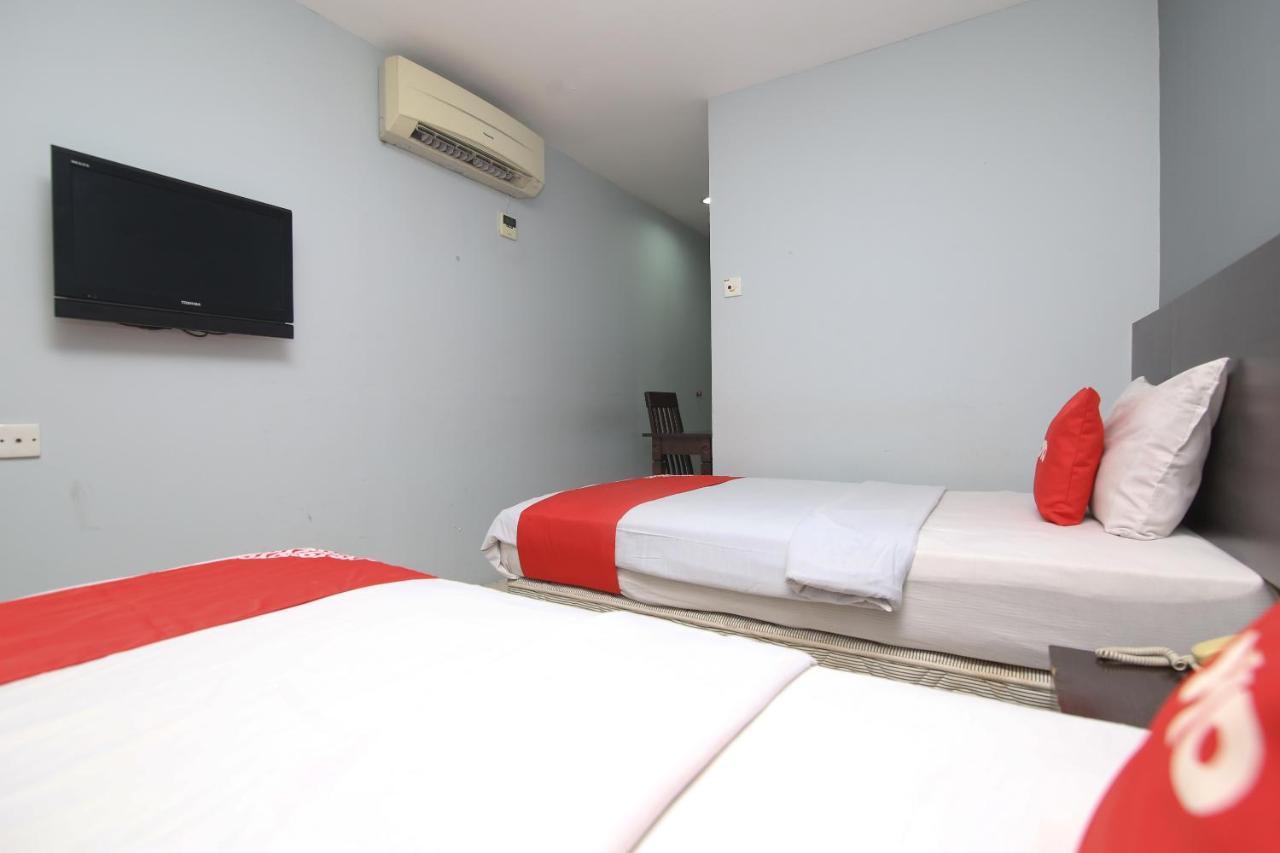 Oyo 90136 Jumbo Inn Kuching Zewnętrze zdjęcie