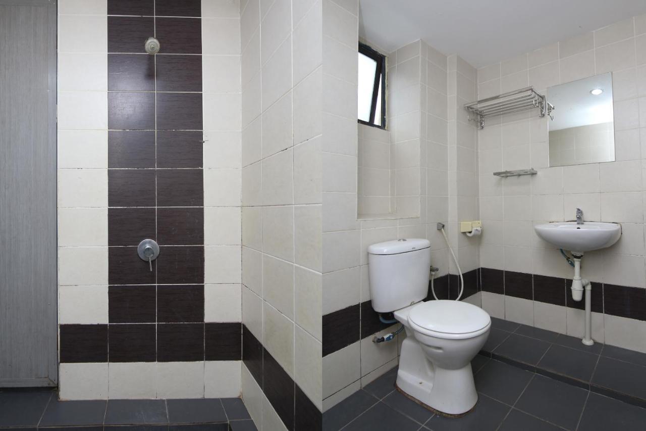 Oyo 90136 Jumbo Inn Kuching Zewnętrze zdjęcie