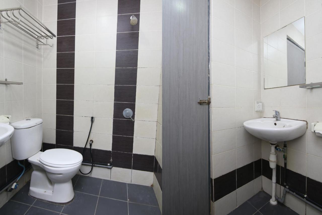 Oyo 90136 Jumbo Inn Kuching Zewnętrze zdjęcie