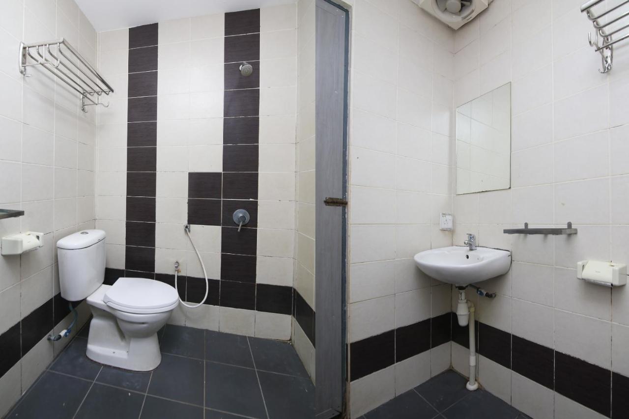 Oyo 90136 Jumbo Inn Kuching Zewnętrze zdjęcie
