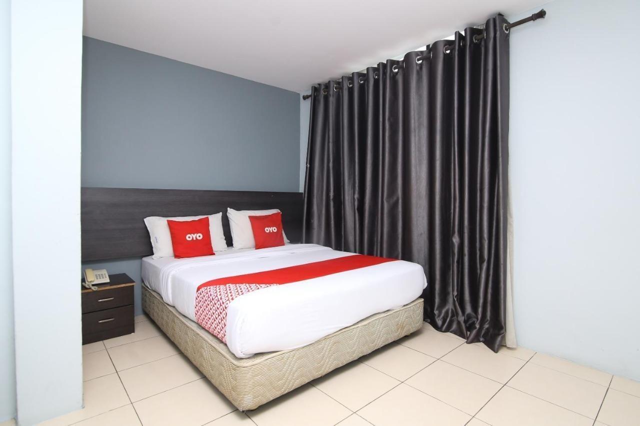 Oyo 90136 Jumbo Inn Kuching Zewnętrze zdjęcie